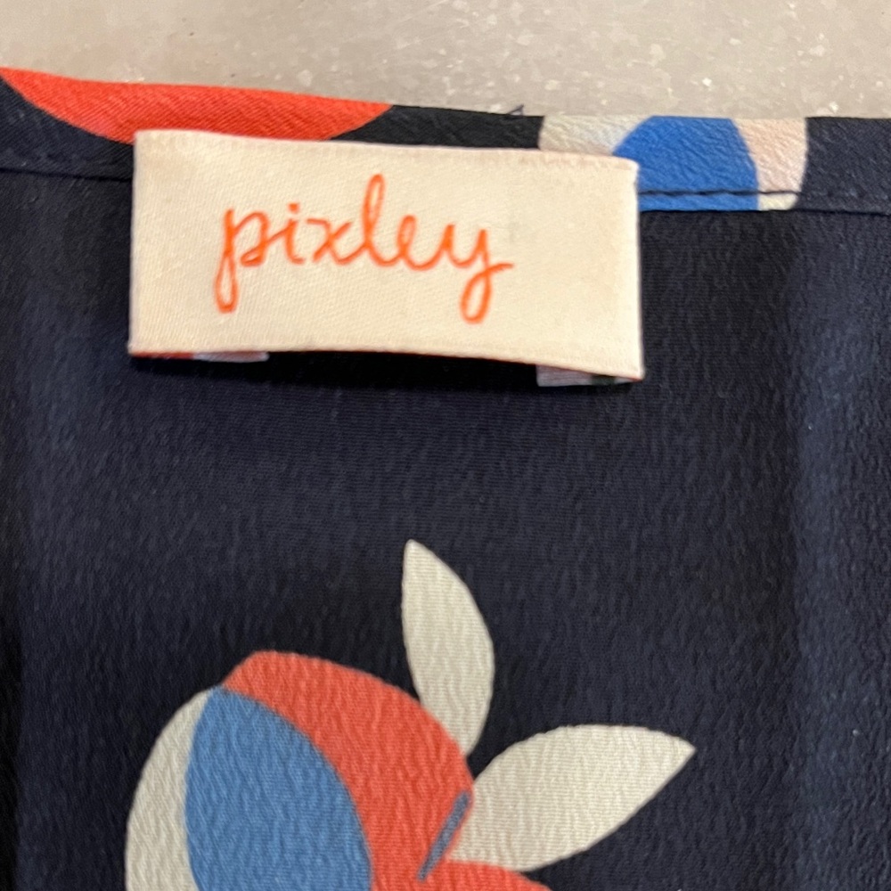 🎈Pixley Navy V Neck Floral Blouse🎁Bundle up to 5lbs for $20 Sale 📦 - Picture 2 of 13